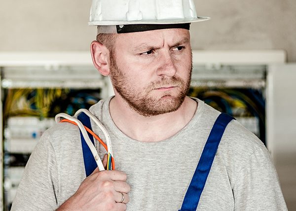 cropped-electrician-2755686_1920.jpg